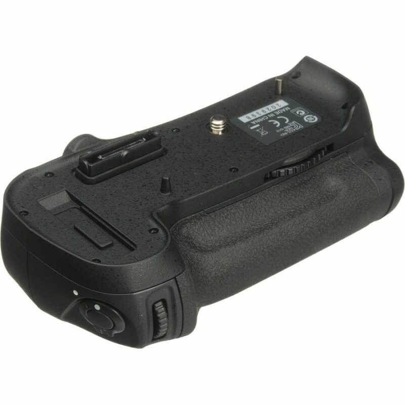 Nikon MB-D12 Multi-Power Battery Pack (D800) - Slika 2